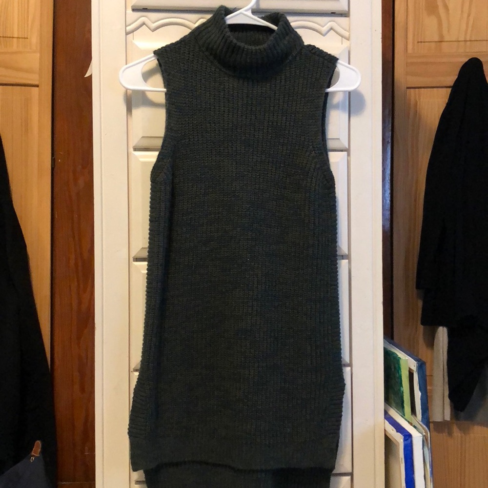 Mock turtleneck sleeveless top